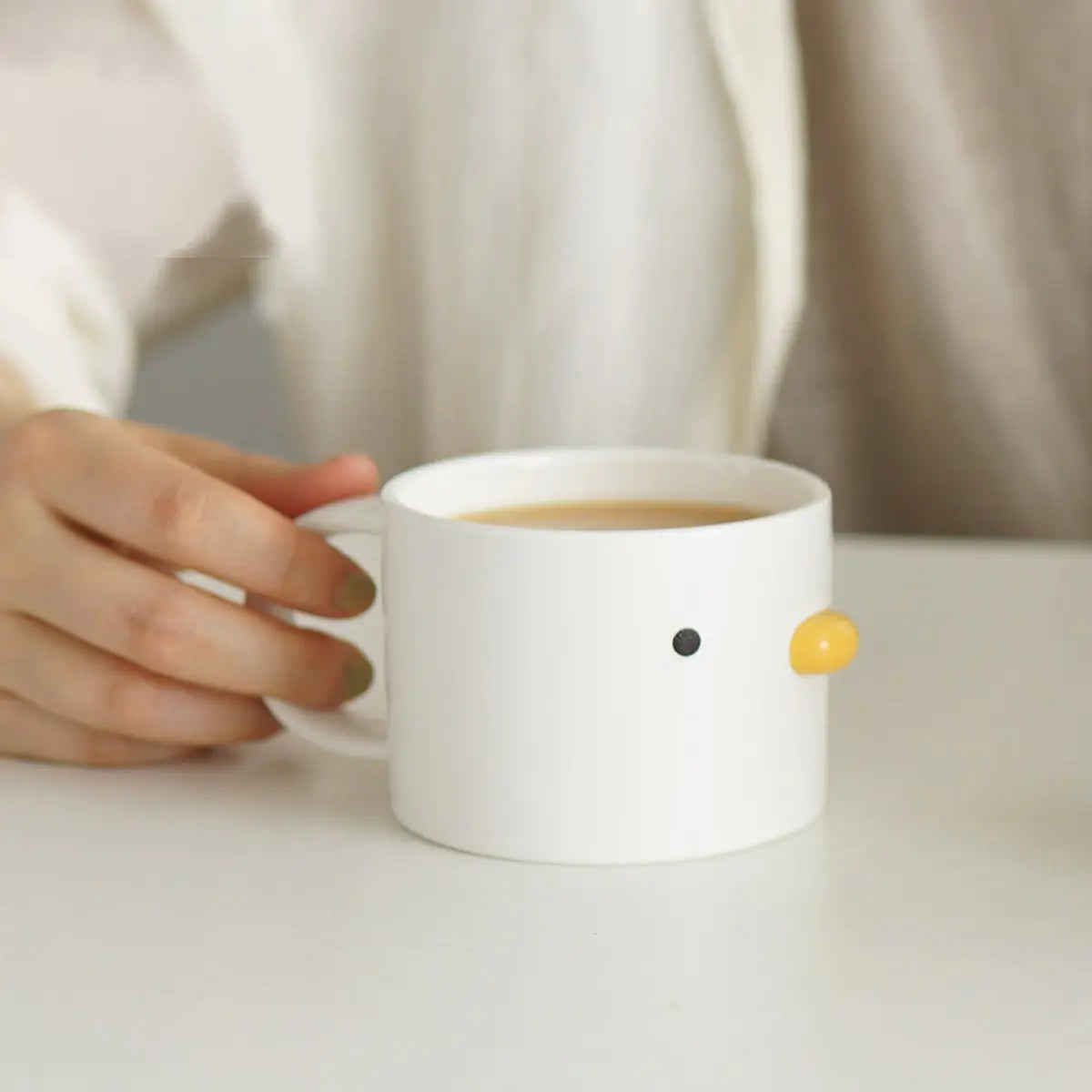 Taza de café con forma de pollito